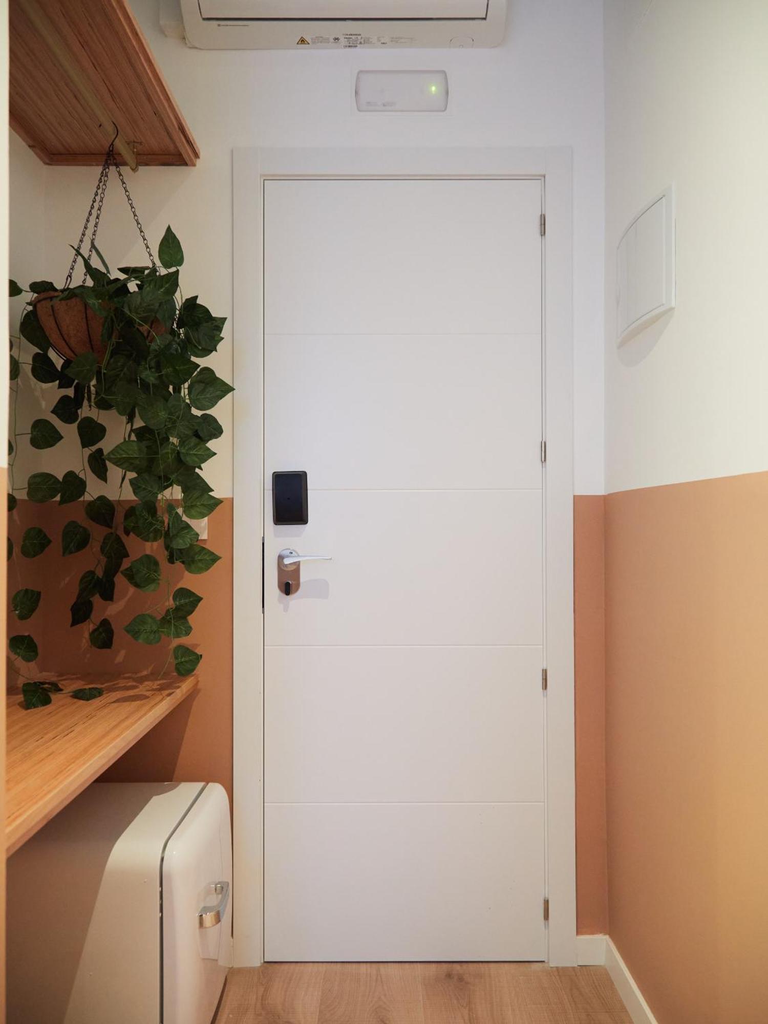 Ola Living Hostal Tetuan Madrid Eksteriør bilde